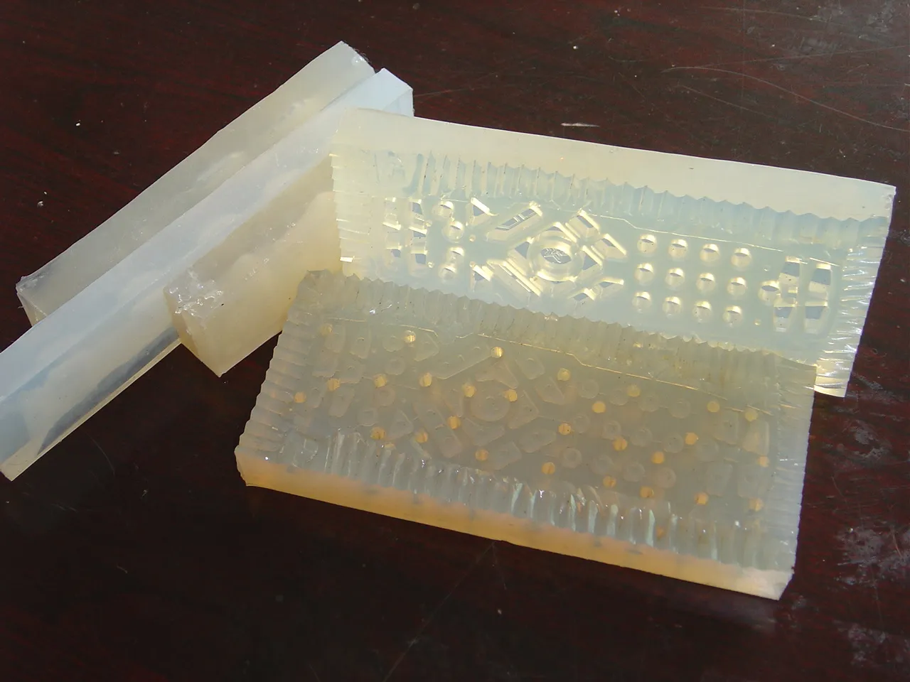 RAPID PROTOTYPE MOLDING SILICONE RUBBER DESCRIPTION：ZEW RTV is a kind of two part silicone rubber in&nbsp;addition cure or platinum cure type with mixing ratio...